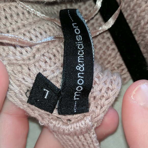 Cropped Sweater - Picture 3 of 3